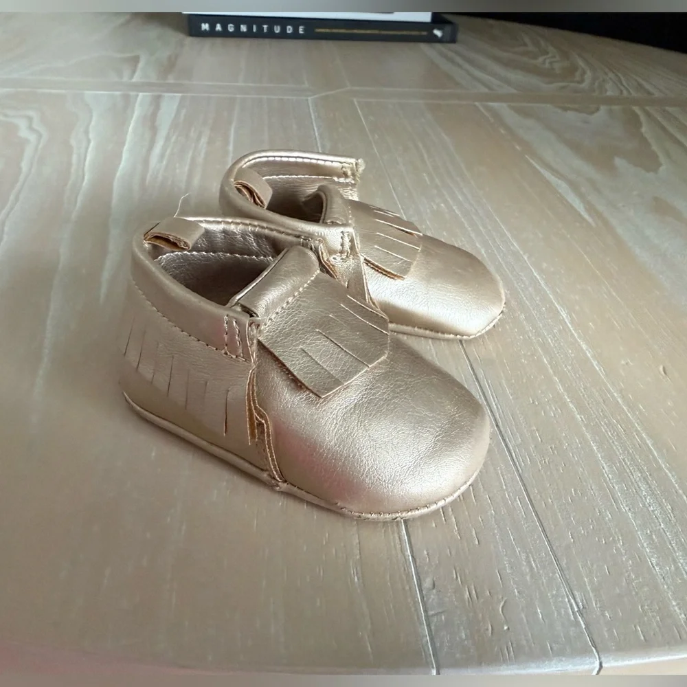 Old Navy|FREE w kids purchase,Stylish baby girl Shoes Set - Cream and Gold•0-6M